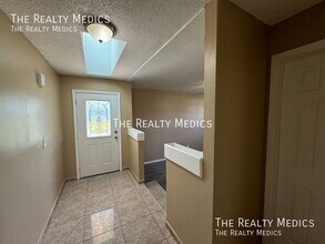 10427 Flowers Ave in Orlando, FL - Building Photo - Building Photo