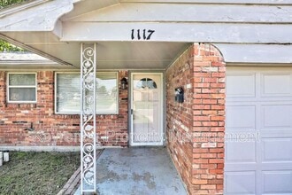 1117 S Howard Ave in Moore, OK - Building Photo - Building Photo