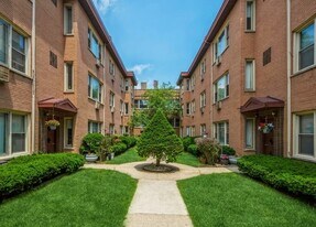 1322 W Lunt Ave in Chicago, IL - Building Photo