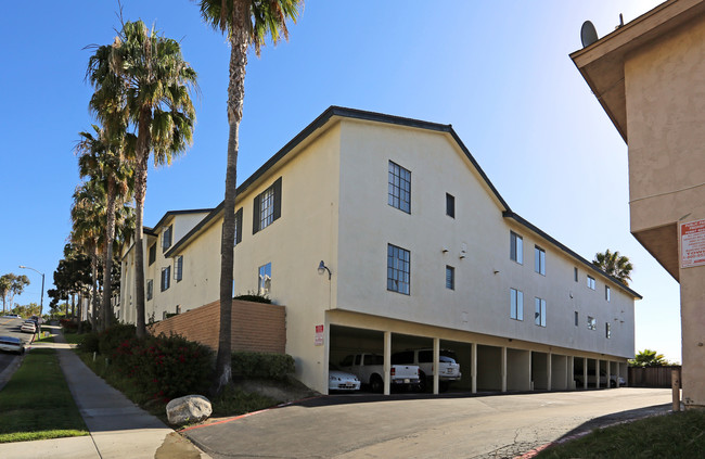 Ocean Hills Apartments in Oceanside, CA - Building Photo - Building Photo