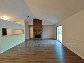 10268 Pine Breeze Rd W in Jacksonville, FL - Building Photo - Building Photo