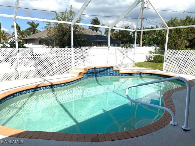 1733 SW 40th Terrace in Cape Coral, FL - Building Photo - Building Photo