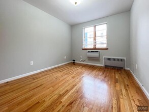 588 Leonard St in Brooklyn, NY - Building Photo - Building Photo