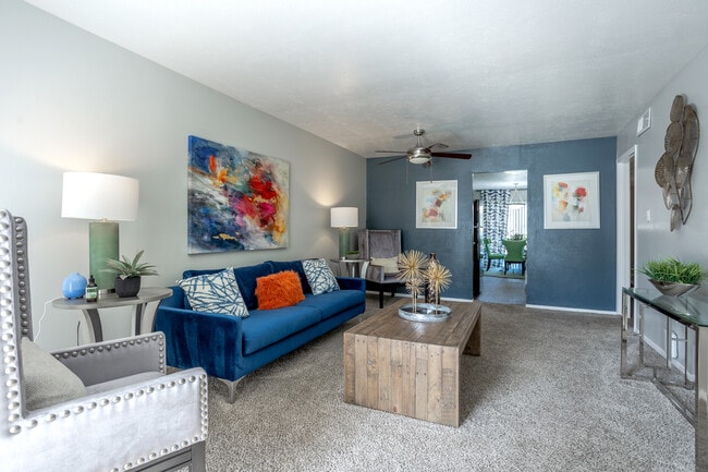 Lockwood Heights in Richardson, TX - Building Photo - Interior Photo