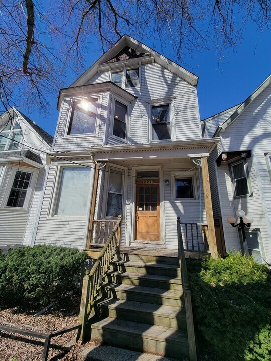 3338 N Hamilton Ave in Chicago, IL - Building Photo