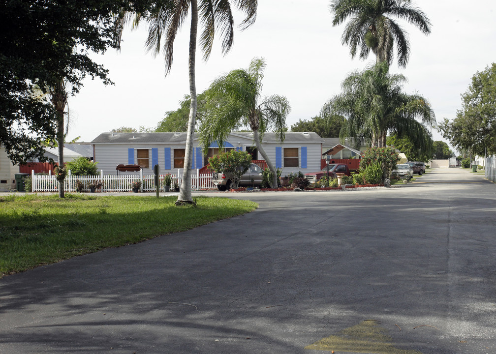 Cocowalk Estates in Homestead, FL - Building Photo