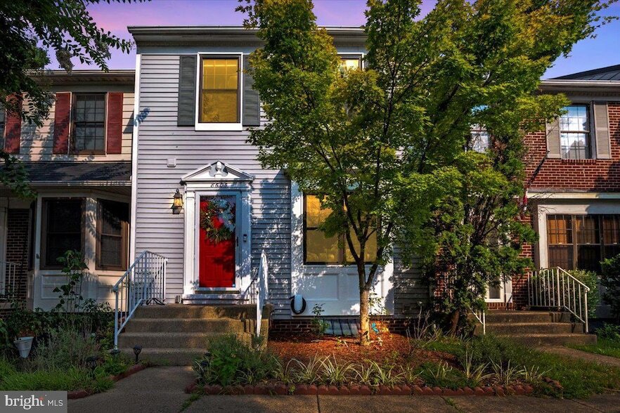 8605 Western Oak Dr in Springfield, VA - Building Photo