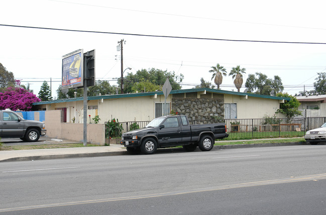 2514 W McFadden Ave in Santa Ana, CA - Building Photo - Building Photo