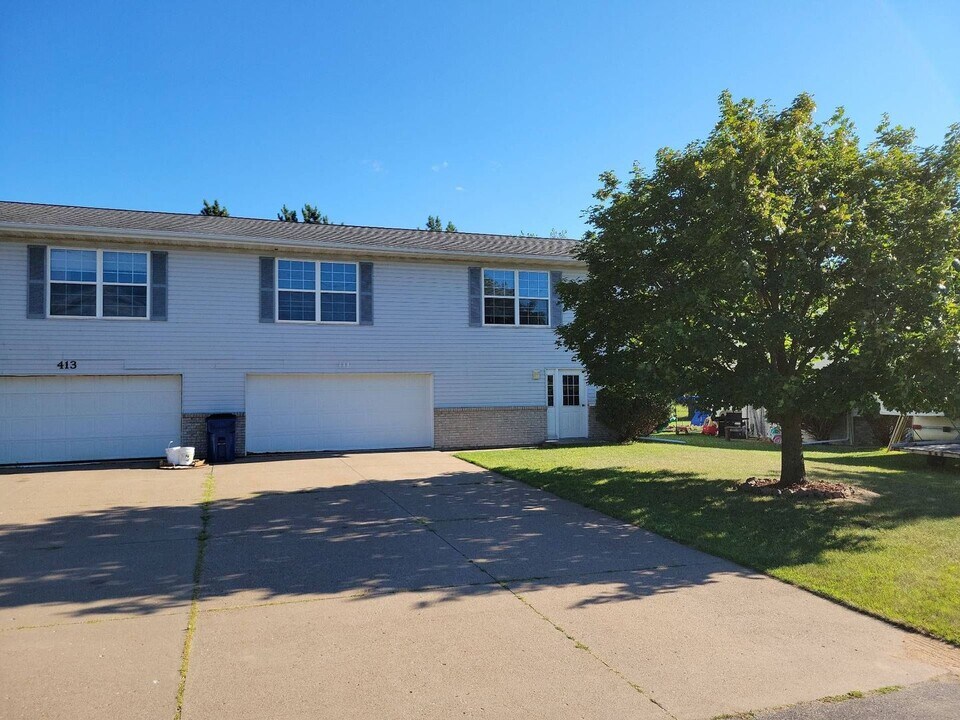 407-409-409 Gaylee St in Rothschild, WI - Building Photo