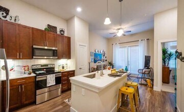 1550 Leona St in Houston, TX - Building Photo - Building Photo