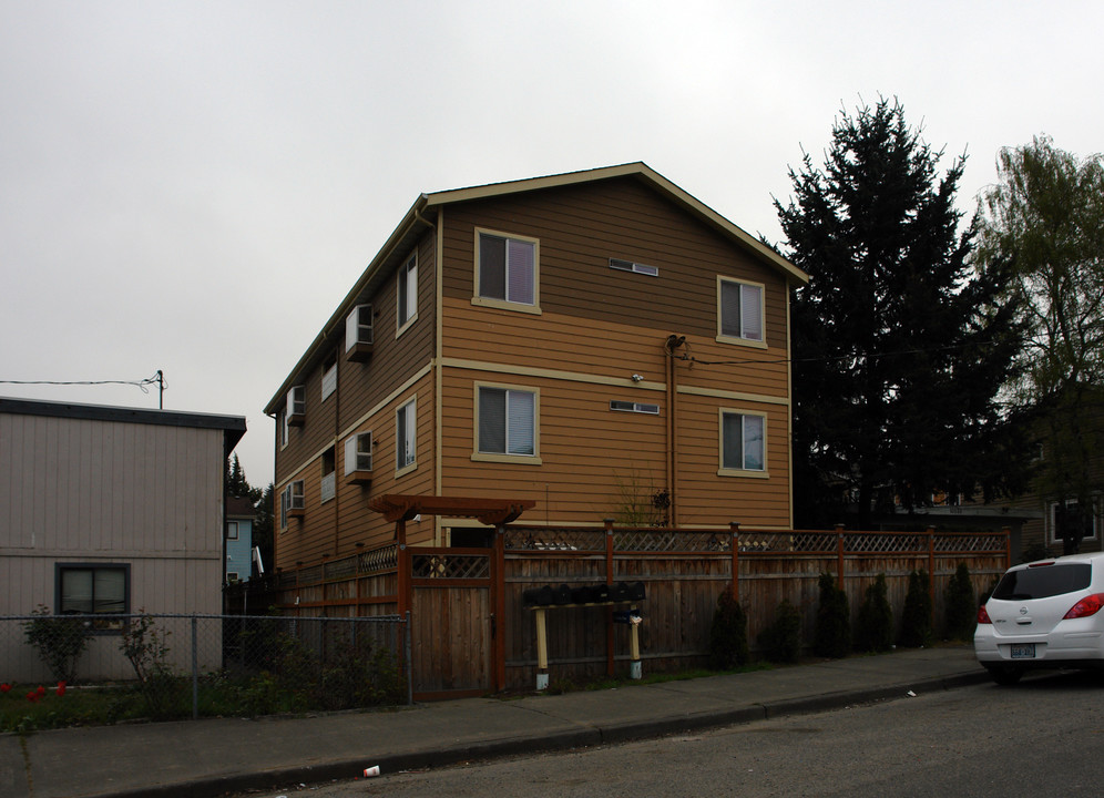 10556 Midvale Ave N in Seattle, WA - Building Photo