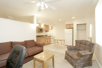 Harms Apartments in Bloomington, IL - Building Photo - Interior Photo