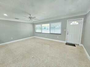 238 Freeport Ave NE in St. Petersburg, FL - Building Photo - Building Photo