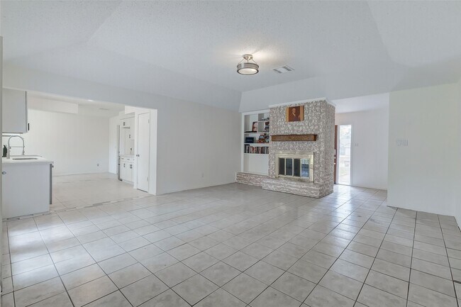 6011 Coachgate Dr in Spring, TX - Building Photo - Building Photo