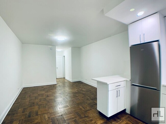 EAST 35 STREET in New York, NY - Building Photo - Building Photo