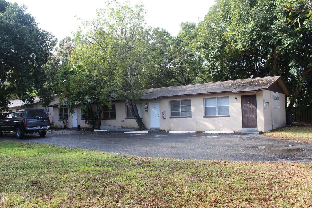 3718 Desoto Ave in Ft. Myers, FL - Building Photo
