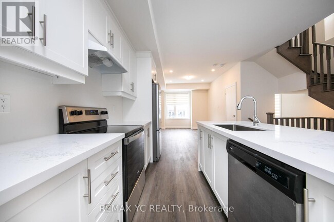 140 Rattenbury Rd in Vaughan, ON - Building Photo - Building Photo