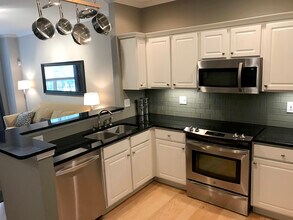 1151 Village Ct SE in Atlanta, GA - Building Photo - Building Photo