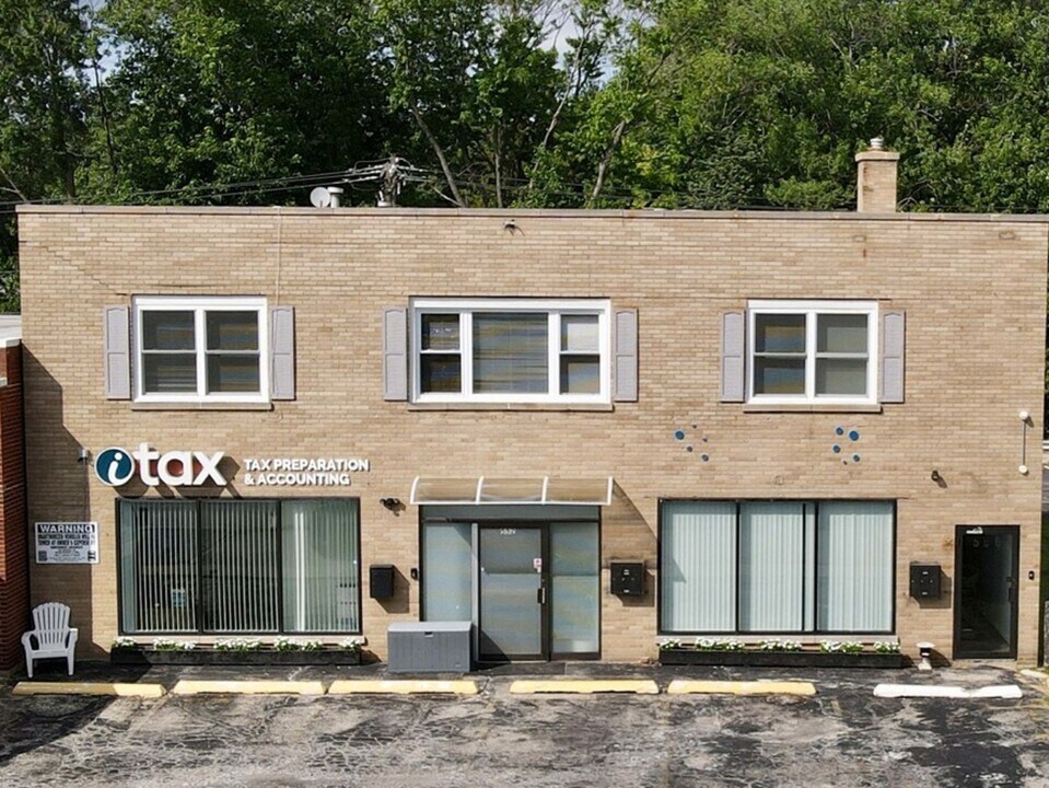 552 E Northwest Hwy in Palatine, IL - Building Photo