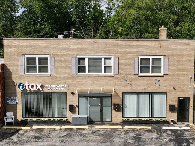 property at 552 E Northwest Hwy