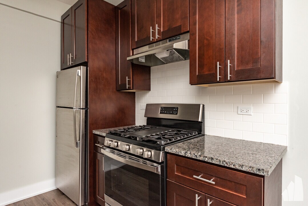 485 Roger Williams Ave, Unit 725-09 in Highland Park, IL - Building Photo