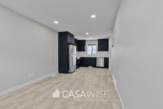8045 Cedric Mah Rd in Edmonton, AB - Building Photo - Building Photo