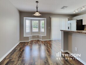 7572 Oxford Garden Cir in Apollo Beach, FL - Building Photo - Building Photo