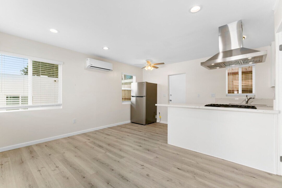 4050-4056 Euclid Ave in San Diego, CA - Building Photo