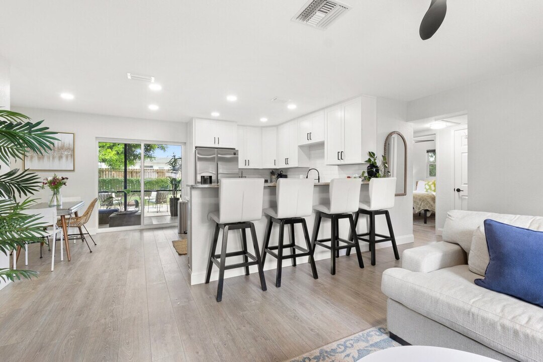 5594 104th Way in Seminole, FL - Building Photo