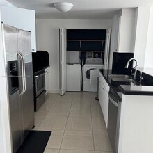 1250 S Miami Ave, Unit 3004 in Miami, FL - Building Photo - Building Photo