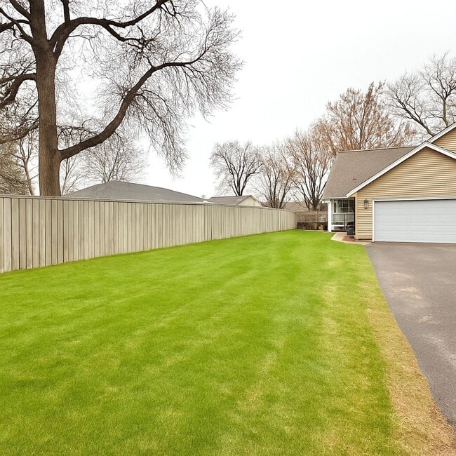 1040 4th St SE in Forest Lake, MN - Building Photo - Building Photo