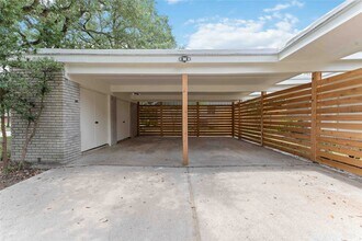 5722 W Bellfort Ave in Houston, TX - Building Photo - Building Photo
