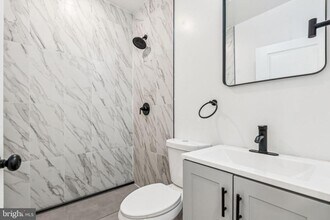 1125 W Cumberland St in Philadelphia, PA - Foto de edificio - Building Photo