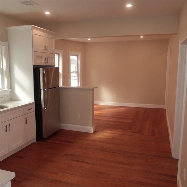 183 Harvard St-Unit -2 in Malden, MA - Foto de edificio