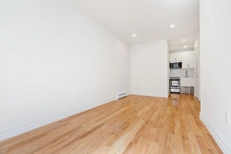 210 E 31st St in New York, NY - Building Photo - Building Photo