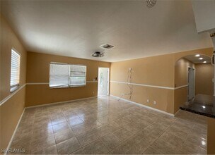 12064 Sitterley St in Naples, FL - Foto de edificio - Building Photo
