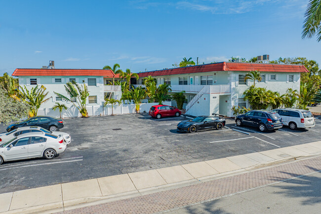 RAM Lighthouse Apartments in Lighthouse Point, FL - Building Photo - Building Photo