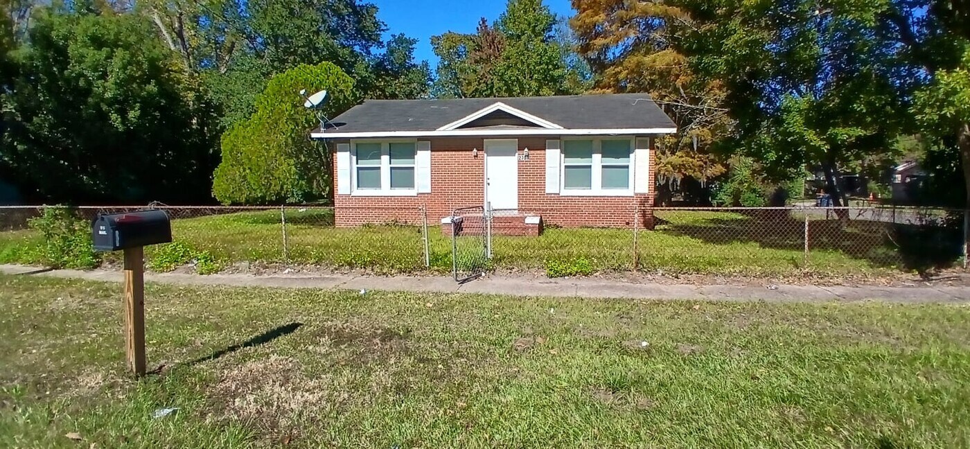 2701 Lowell Ave in Jacksonville, FL - Building Photo
