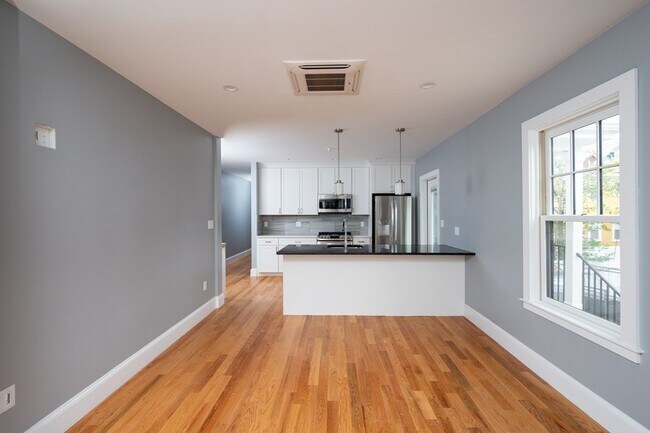 15 Ashland St in Boston, MA - Building Photo - Building Photo