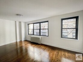 5 AVENUE in New York, NY - Building Photo
