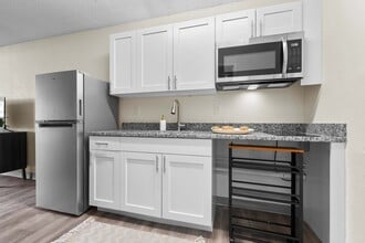 Breakwater Studios in Jacksonville, FL - Building Photo - Building Photo