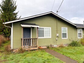 110 9th Ave in Sweet Home, OR - Building Photo