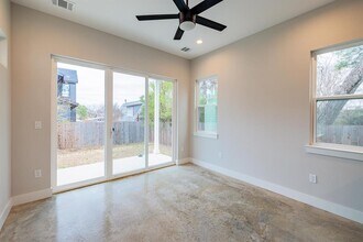 1105 Stobaugh St in Austin, TX - Building Photo - Building Photo