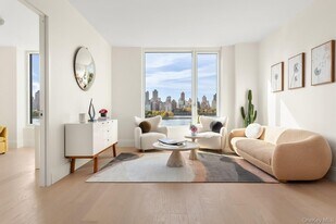 30-55 Vernon Blvd in New York, NY - Building Photo