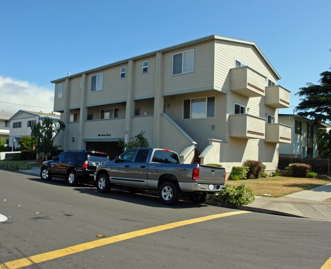 100 Anita Rd in San Mateo, CA - Foto de edificio - Building Photo