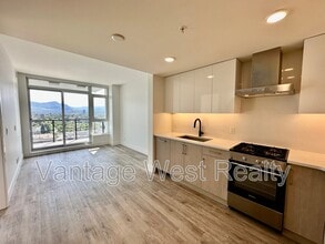 1588 Ellis St in Kelowna, BC - Building Photo - Building Photo
