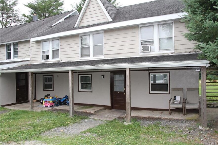 751 NY-42, Unit 5 in Sparrow Bush, NY - Building Photo