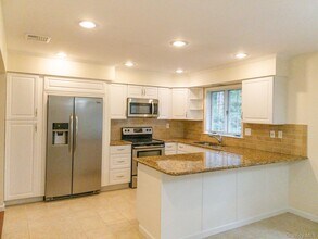 10 Fairview Dr in Yorktown Heights, NY - Building Photo - Building Photo