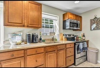 50 E Beach Promenade in Lindenhurst, NY - Building Photo - Building Photo