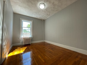 206 Pine St in Attleboro, MA - Building Photo - Building Photo